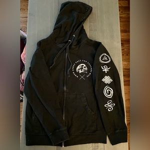 Full-Zip Hoodie. Godsmack “when legends rise” tour. Small. Black/silver.